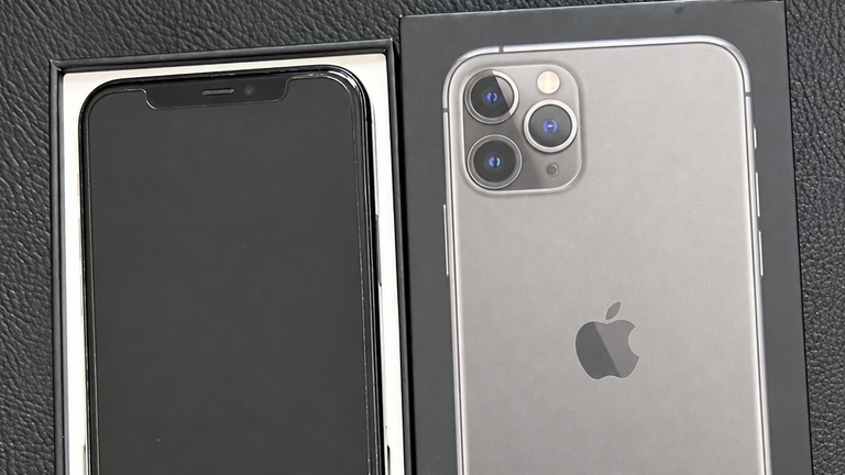 iPhone 11 Pro 256 GB mit Zubehör