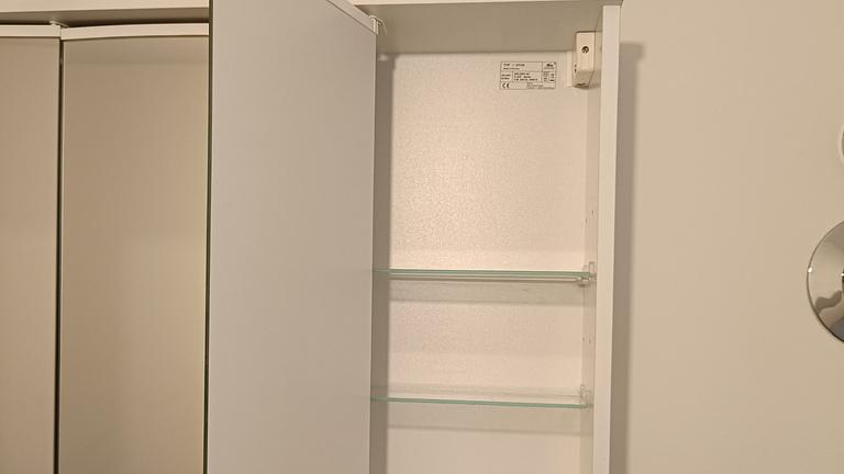 Wandschrank mit Lichter