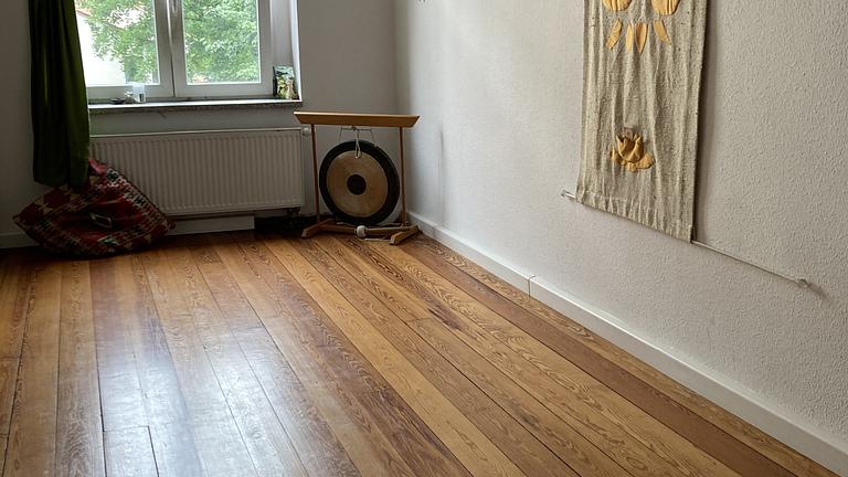 Ruhiges Zimmer in Altbauwohnung/am Felsenkeller – flexibel zu vermieten
