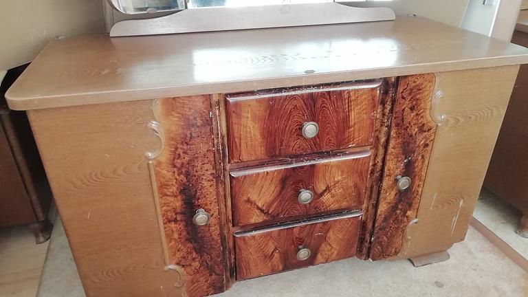 ->wunderschööönes antikes ECHTHOLZ-SCHLAFZIMMER-40iger nur 99,-VB