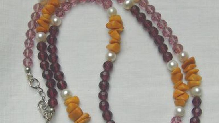 Halskette, Longkette mit Kristallperlen, Jade und Perlen