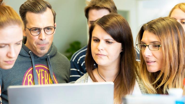 Pädagogischer Mitarbeiter / Dozent (m/w/d) – Fach = Recht oder Wiso