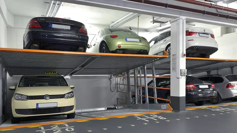 Connewitz: Tiefgaragen-Stellplatz zu vermieten – Duplex oben