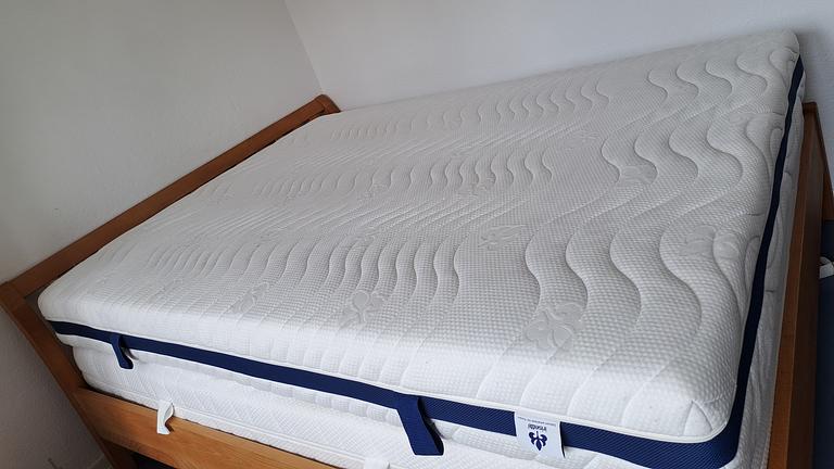 Hartschaummatratze, Breite 1,20 m, Länge 2 m H2, FP 70 €