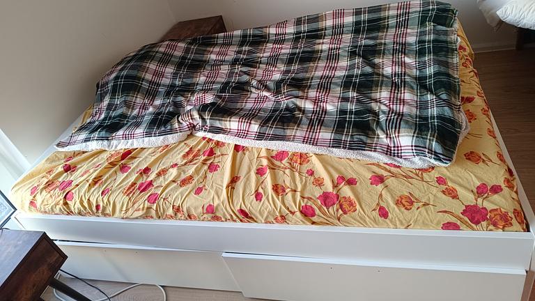 Bett und Matratze