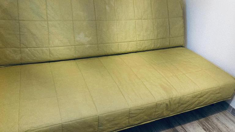 Vorschaubild Schlafcouch im fetzigen grün-gelb von Ikea
