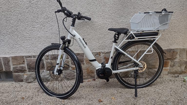 E-Bike, Pegasus Solero E 9 Lite, "28", Wave, 45, weiß, Akku und Batterie Bosch