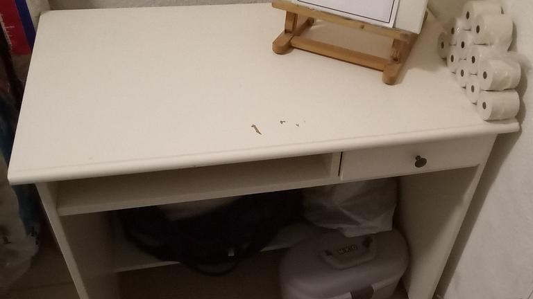 Schreibtisch abzugeben