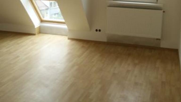 Zimmer in 4er WG Zentral Dachgeschoss WG-Zimmer 23 m² befristest / Probewohnen