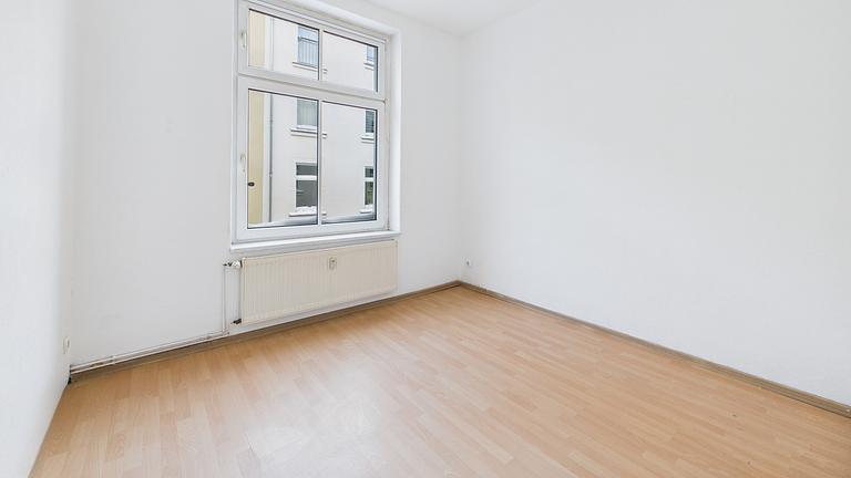Teil Möbiliertes helles WG-Zimmer | Stadtfeld Ost | All-inclusive