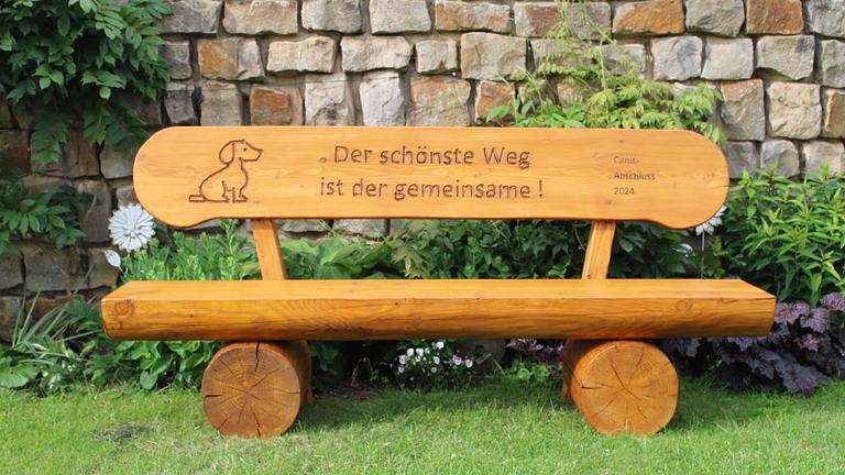 Gartenbank aus Holz mit Gravur. Hochzeitsgeschenk. Ostern Geschenk.