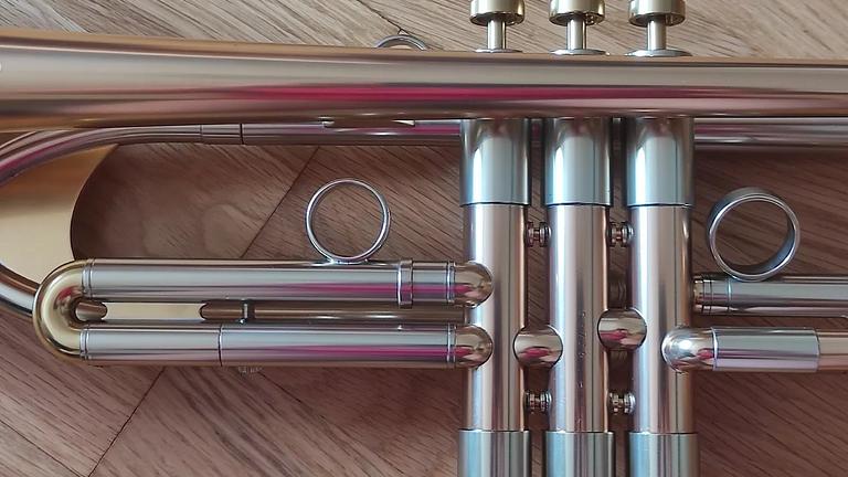 Bb. Trompete Adams A8 Selected Goldmessing 045