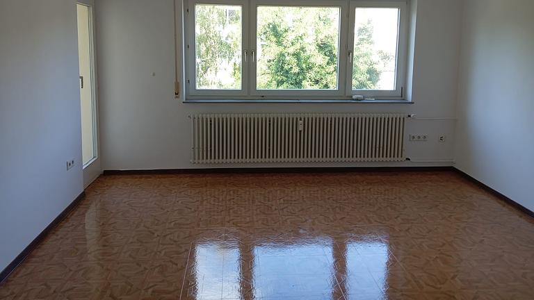 Helles, ruhiges Zimmer mit Balkon in Frauen-WG