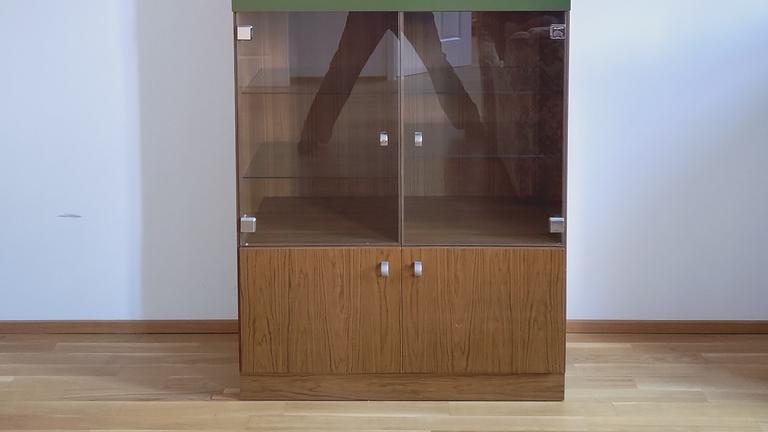 Schrank mit Vitrinenteil 70er / in Stötteritz