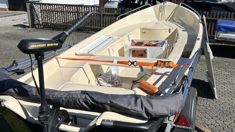 Tolles Freizeitboot mit Trailer+E-Motor,Lithhium Akku, +Schlauchboot +5PS Motor