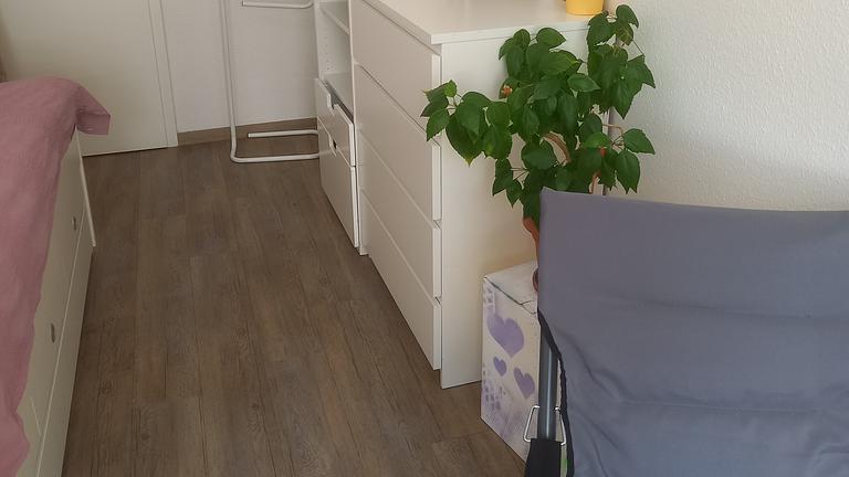 Vorschaubild möbliertes Zimmer
