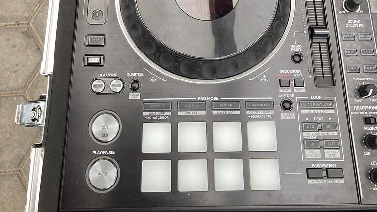 Pioneer DDJ-RZX Mixer/Controller mit Case