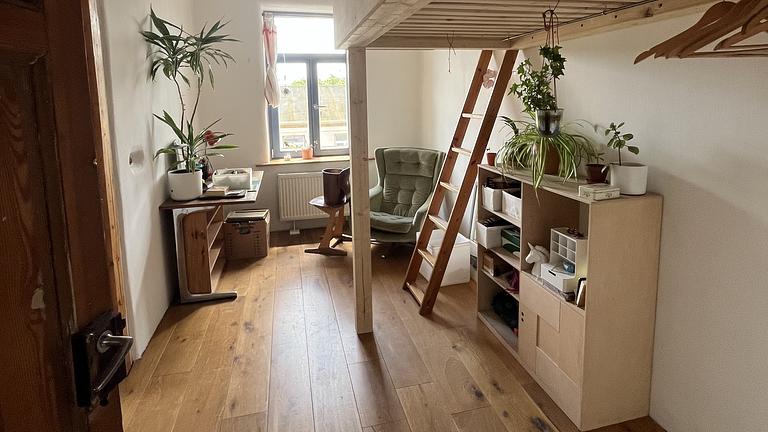 Zimmer in schöner Altbauwohnung in Lindenau