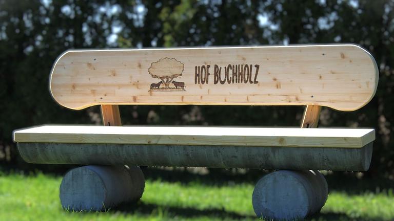Betonbank mit Gravur. Hochzeitsgeschenk. Rentners Geschenk.