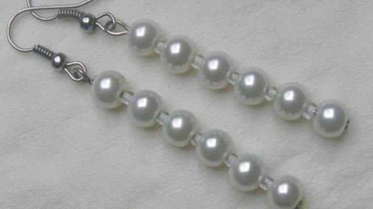 elegante Perlenohrringe, stilvolles Design