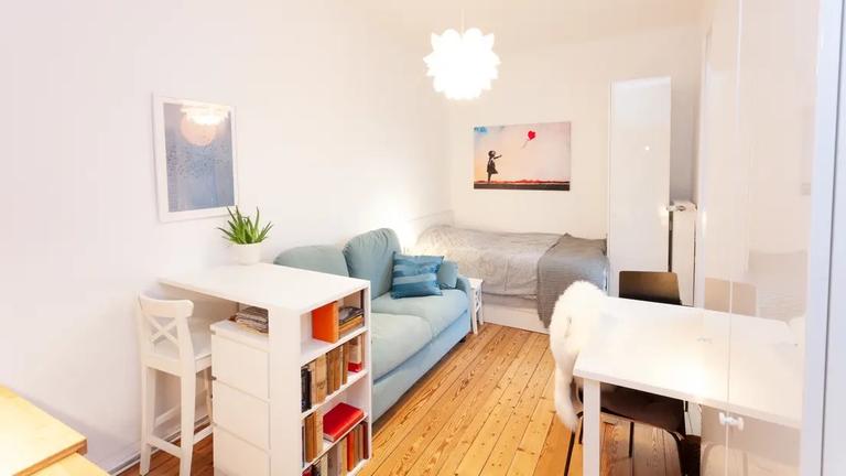 Möbliertes Studio 25 m² St. Pauli, Balkon, Vollbad, all-in 1.100 EUR, ab 1.10.
