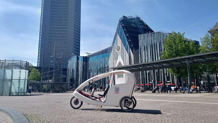 Vorschaubild E-Rikscha Fahrer
