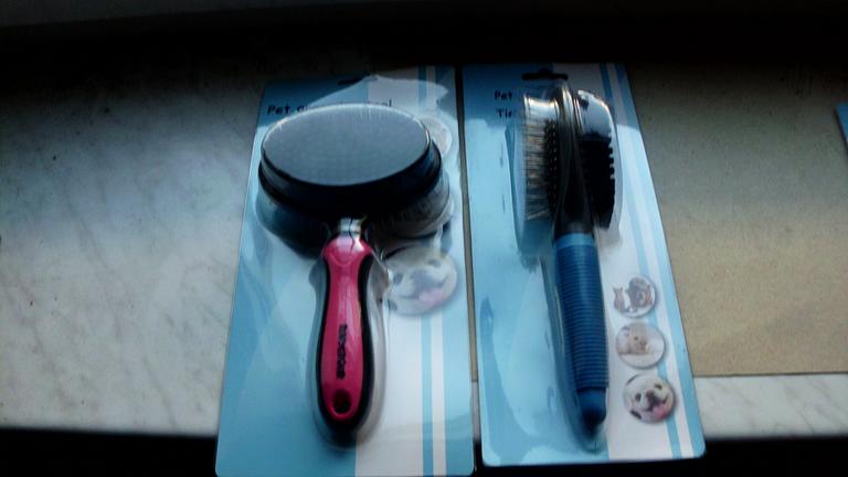 gebe hier dieses unbenutztes tier zupehör kommblett ab