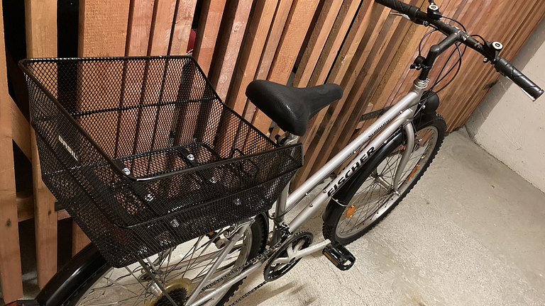 Damenfahrrad MTB Fischer, Räder 26 Zoll, Rahmenhöhe 49,5 cm, 18 Gänge, Licht