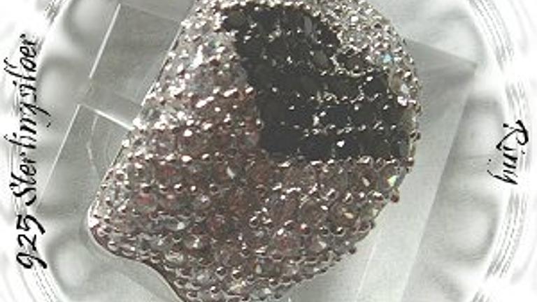 Ring, 925 silber mit gefassten Weistopasen ind Onyxsteinen