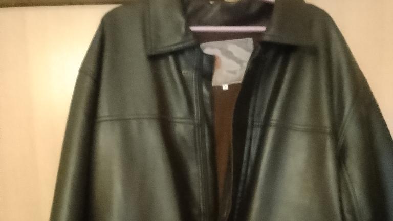 Damenlederjacke Größe L         22 Euro