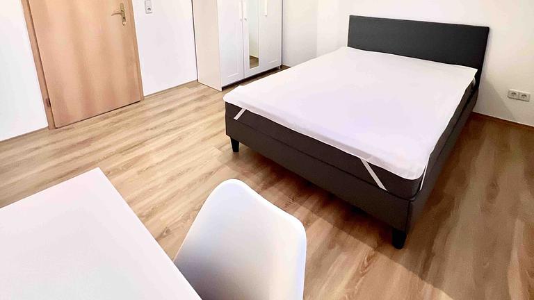 AB SOFORT 380€ möbliertes Zimmer (19qm) 4er WG-Neugründung in Kleinzschocher EFH