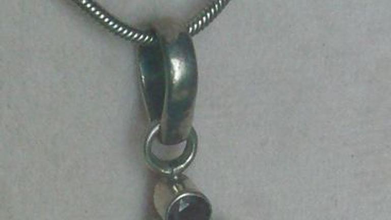 Edelsteinanhänger, 925 silber mit gefassten Opal und Granat