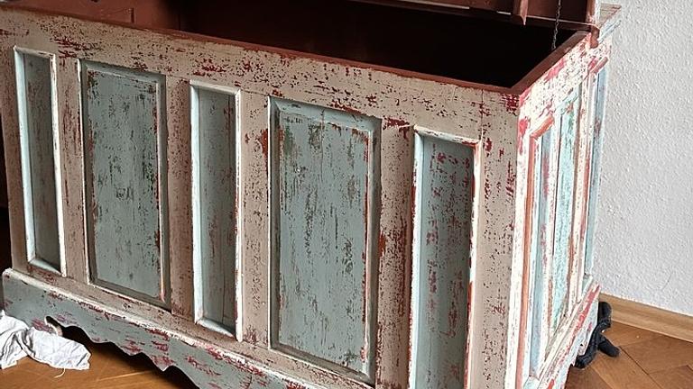 Truhe 126 x 68 x 82 (B/T/H)