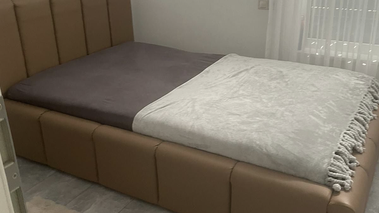 Bett mit Bettkasten
