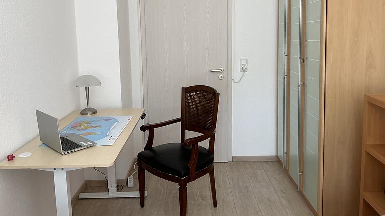 Ruhiges, möbliertes Zimmer ab Mai zu vermieten