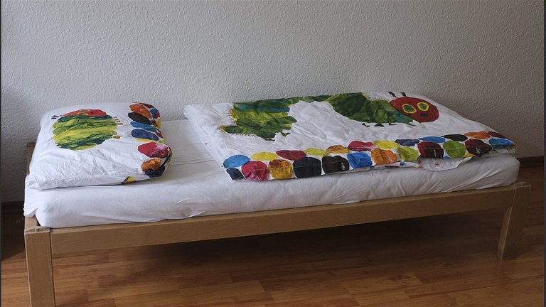Vorschaubild Kinderbett incl. Zubehör, 100€