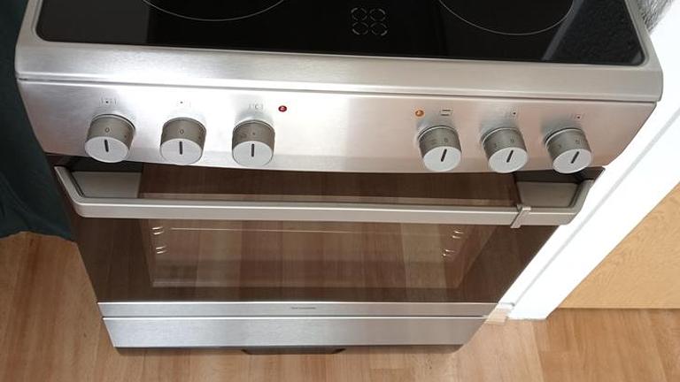ELEKTRO-HERD, Edelstahl, 60 cm mit Zubehör, optisch gut + VOLL FUNKTIONSFÄHIG!