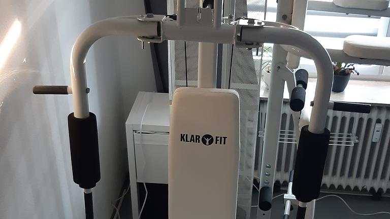 Fitnessstation, Ministepper, Standboxsack und Puzzlematten