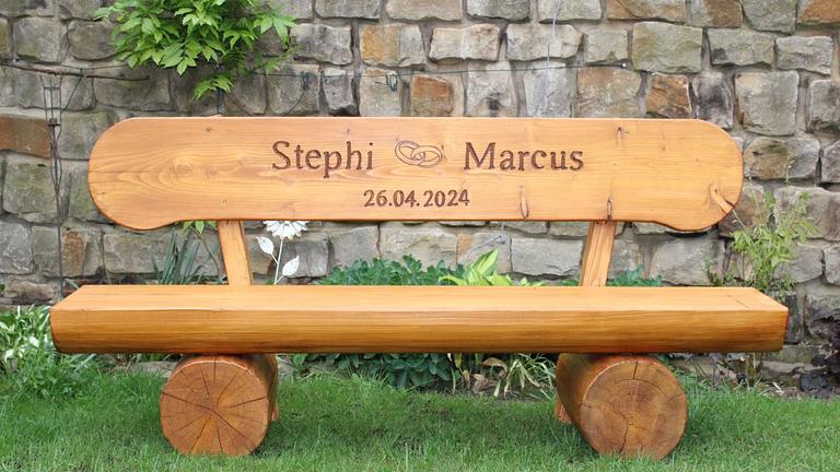 Holzstamm Bank mit Gravur. Baustammbank.  Rentners Geschenk. Holzbank.