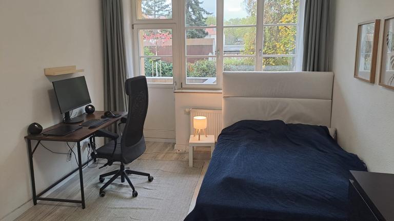Helles WG-Zimmer mit Südbalkon und Garten