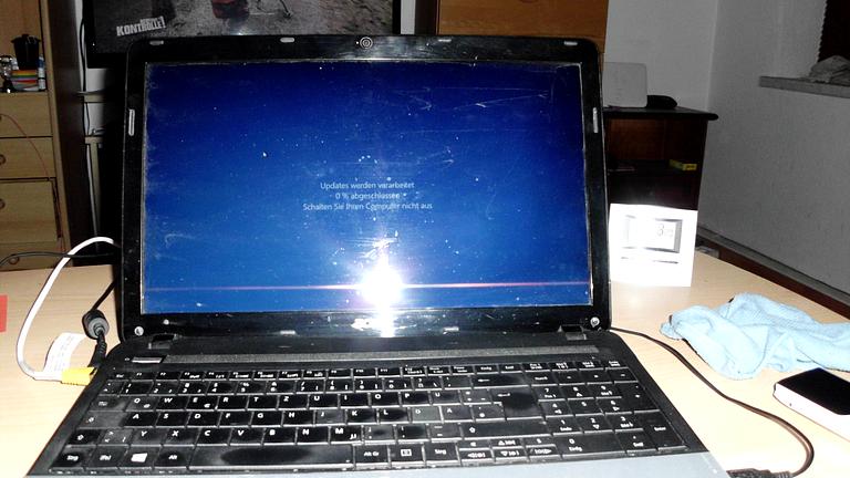 Vorschaubild Acer Aspire E1-571G Laptop ab zu geben 60euro