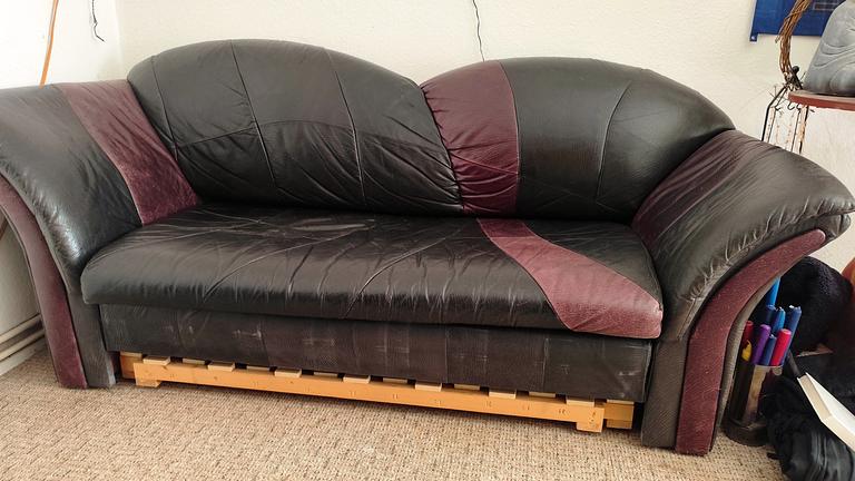 Ledersofa mit ausziehbarem Lattenrost