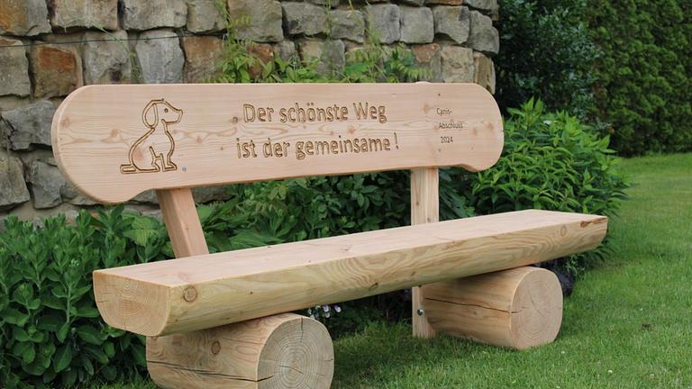 Massive Gartenbank. Holzbank. Rentners Geschenk. Hochzeitsgeschenk.