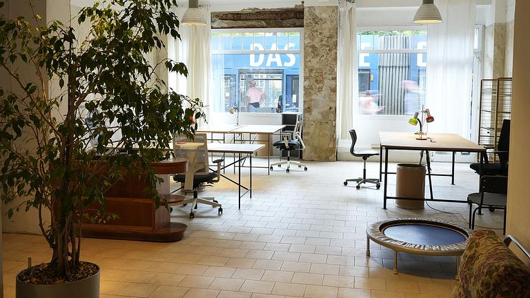 Arbeitsplätze_Coworking_Schreibtisch_Atelier_BüroRaum_Studio