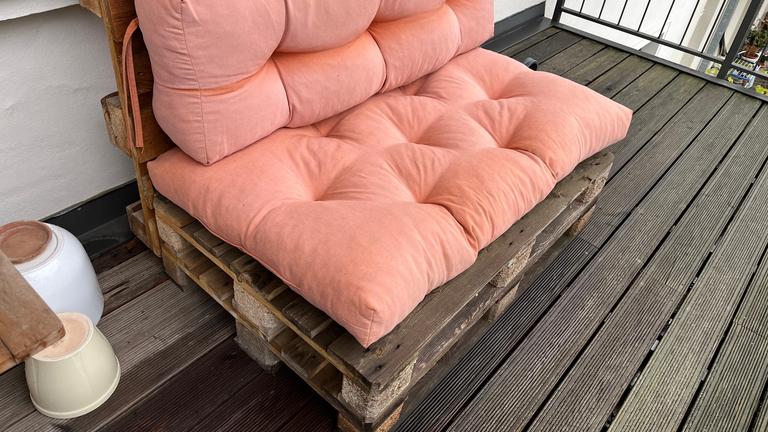 Palettensofa / Palettenbank mit Klappfunktion & Kissen 120 cm