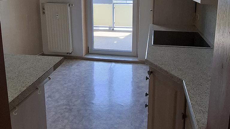 2 Zimmer Wohnung in Gera Zentrum (L.-Jahn-Str.), möbliert zu vermieten